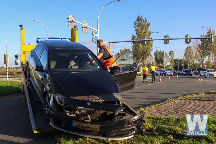 Flinke schade aan auto’s door ongeval op Hasselterweg - Foto: Ruben Meinten