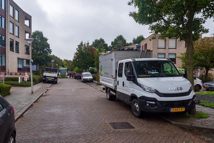 Chauffeur van vuilniswagen raakt gewond in Zwolle-Zuid - Foto: Peter Denekamp