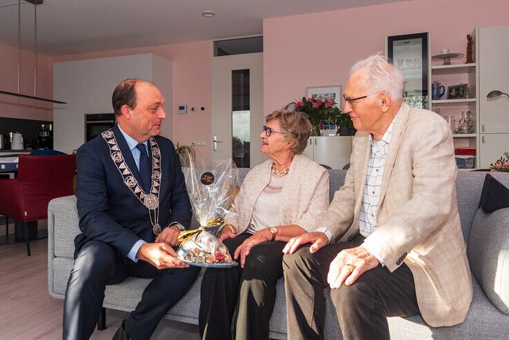 Echtpaar Meijer viert diamanten huwelijk met burgemeester - Foto: Peter Denekamp