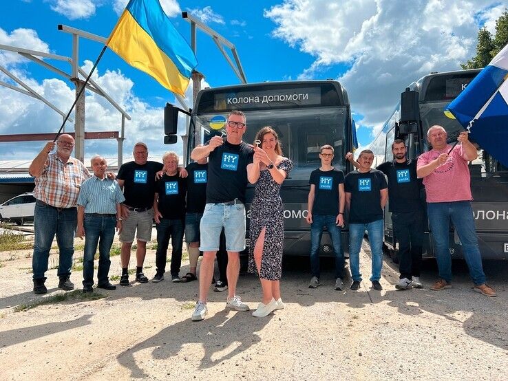 Overdracht twee Zwolse bussen in Oekraïne - Foto: Ingezonden foto