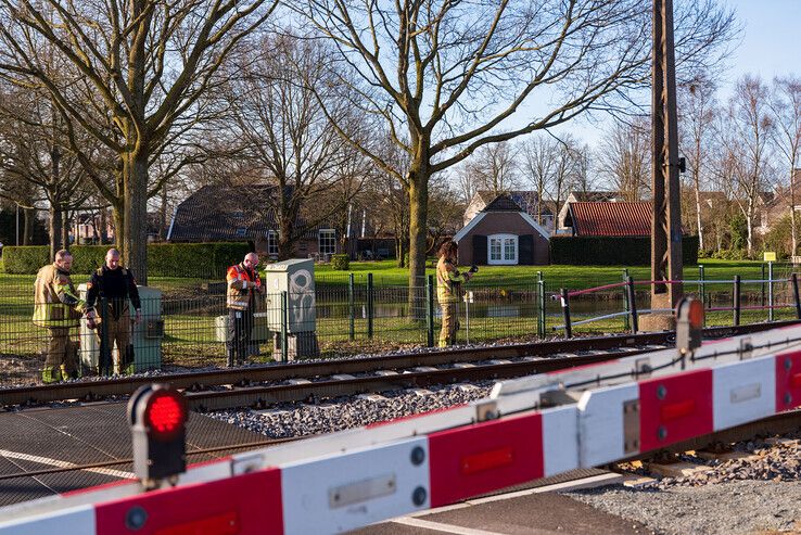 Kortsluiting zorgt voor spektakel op spoor in Zwolle-Zuid - Foto: Peter Denekamp