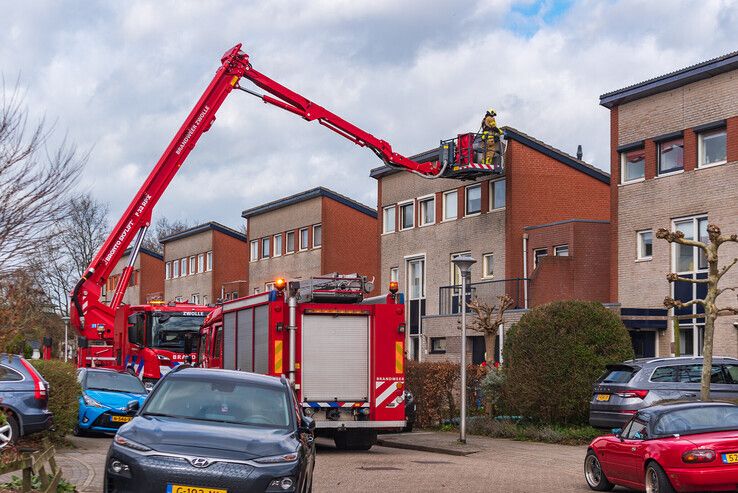 Harde wind raast over Zwolle: Brandweer komt in actie in Zuid - Foto: Peter Denekamp