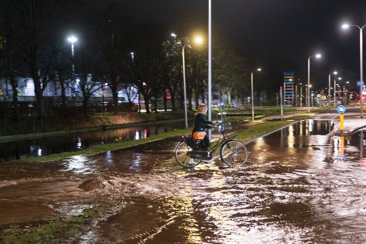Waterleiding gesprongen in Berkum, weinig gevolgen voor huishoudens - Foto: Peter Denekamp
