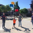 Korfbalvereniging Oranje Zwart ‘plant’ korfbalbomen op schoolpleinen in Assendorp