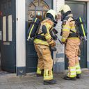 Brandweer ramt deur in van studentenhuis in Assendorp