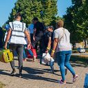 Vluchtelingen ontvangen met ijsjes in Holtenbroek