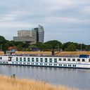 Cruiseschip voor asielzoekers aangekomen in Zwolle