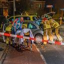 Automobilist zwaargewond na crash tegen boom op Zwolse binnenring