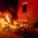 Bewoners Van Ittersumstraat schrikken wakker van flinke buitenbrand