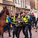 Politie en horeca oefenen in Voorstraat om uitgaan in Zwolle veilig te houden